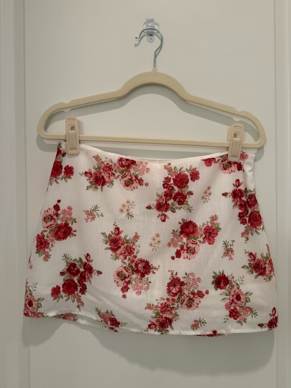 Le Lis Floral A-Line Mini Skirt - Red on White NWT